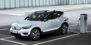 Volvo ηλεκτρικό αυτοκίνητο φόρτιση λευκό