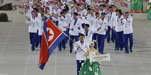 Η αποστολή της Βόρειας Κορέας σε τελετή έναρξης Ολυμπιακών Αγώνων