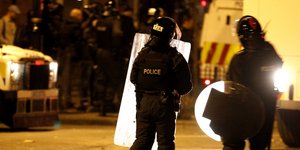 astinomia se voria irlandia gia taraxes