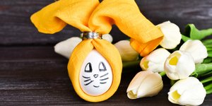 Πασχαλινή διακόσμηση: Διπλώστε τη χαρτοπετσέτα σαν λαγουδάκι 