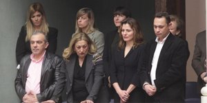 Τα αδέρφια Τσίπρα με την Μπέτυ Μπαζιάνα