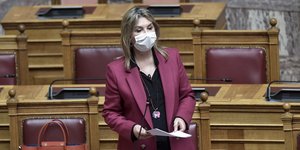 Η Ζέττα Μακρή μιλάει στη Βουλή