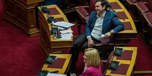 Αλέξης Τσίπρας και Φώφη Γεννηματά στη βουλή