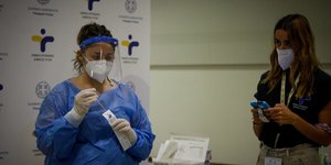 rapid test από νοσηλεύτρια στο Σύνταγμα