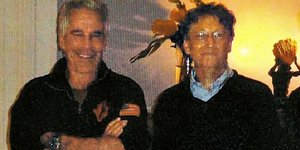 O Μπιλ Γκέιτς και ο Τζέφρι Έπσταϊν στην κατοικία του τελευταίου στη Νέα Υόρκη το 2013