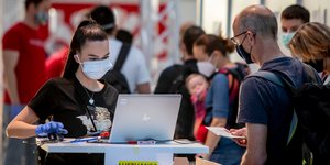 Έλεγχος ταξιδιωτών στο αεροδρόμιο της Φρανκφούρτης