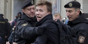 Ρομάν Προτασέβιτς κατά τη σύλληψή του στη Λευκορωσία