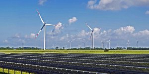 Ηλιακό πάρκο και ανεμογεννήτριες