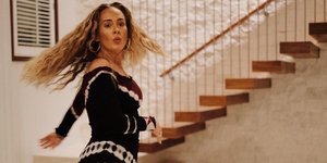 Η Αντέλ σε γιορτινή διάθεση