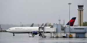 Αεροπλάνο σε αεροδρόμιο της Ρώμης