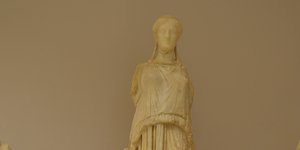 Άγαλμα Δήμητρας, ανάθημα του Μελαγκρίδα, υιού του Χαρμύλου. 4 ος αι. π.Χ.