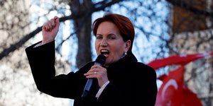 Η Ακσενέρ που βρέθηκε στο στόχαστρο του Ερντογάν