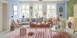 διαμέρισμα με πολύχρωμη διακόσμηση