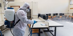 Απολύμανση σε σχολείο