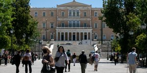 Κόσμος στο κέντρο της Αθήνας