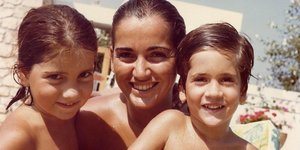 Ο Κώστας Μπακογιάννης εύχεται χρόνια πολλά με φράσεις της... κλασικής Ελληνίδας μάνας