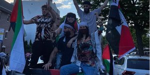 Μπέλα Χαντίντ διαδήλωσε υπέρ των Παλαιστινίων