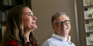 Μπιλ και Μελίντα Γκέιτς χαμογελούν