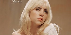 Η Billie Eilish είναι πλέον ξανθιά 