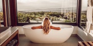 γυναίκα στο μπάνιο