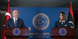 Οι υπουργοί εξωτερικών τουρκίας και λιβύης