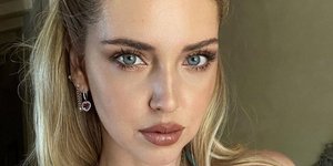 Η Κιάρα Φεράνι με μαγιό