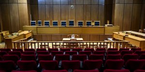 Αδεια αίθουσα δικαστηρίου