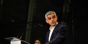 Βρετανία: Ο Σαντίκ Καν του Εργατικού Κόμματος επανεξελέγη δήμαρχος του Λονδίνου