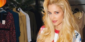 Η Δούκισσα Νομικού με φόρεμα