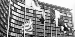 Η σημαία της Ελλάδας στις Βρυξέλλες το 1981