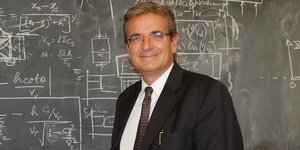 Αρης Ροζάκης