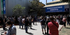Επιχείρηση «Ελευθερία»: Ρεκόρ εμβολιασμών την Τετάρτη