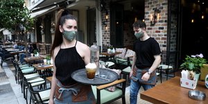 εστίαση σερβιτόρα