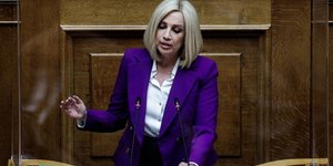 Η Φώφη Γεννηματά στο βήμα της βουλής