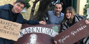 Μπέσυ Μάλφα: Η φωτογραφία με τον Γεράσιμο Σκιαδαρέση και τις κόρες τους από το τελευταίο γύρισμα του “Καφέ της Χαράς”