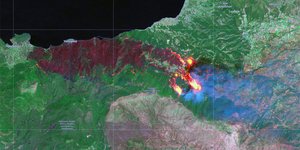 H φωτιά στην Κορινθία, όπως αποτυπώνεται από δορυφόρο