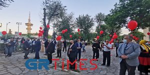 Γενοκτονία των Ποντίων: Κόκκινα μπαλόνια και αναμμένα κεριά στη Θεσσαλονίκη