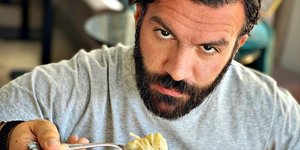 Φωτιά στο μαγαζί του Γιώργου Παπακώστα