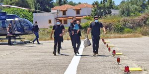 Γλυκά Νερά σύζυγος Καρολάιν με μωρό