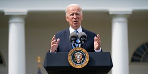 Ο Τζο Μπάιντεν για πρώτη φορά χωρίς μάσκα στον Λευκό Οίκο