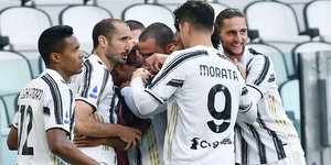 Πανηγυρίζουν οι παίκτες της Γιουβέντους