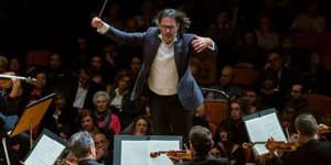 Ο Λεωνίδας Καβάκος διευθυνει 