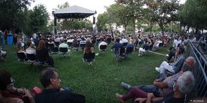 To Mεγαρο Μουσικής βγαίνει στον κήπο