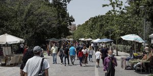 Κόσμος στο κέντρο της Αθήνας