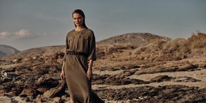 μοντέλο σε καμπάνια Massimo Dutti