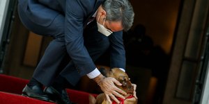 Η λατρεία Μητσοτάκη στον Πίνατ 