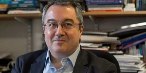 Ο Ηλίας Μόσιαλος