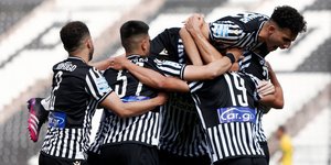 Πανηγυρίζουν οι παίκτες του ΠΑΟΚ