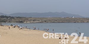 κόσμος το Πάσχα σε παραλία του Ηρακλείου Κρήτης