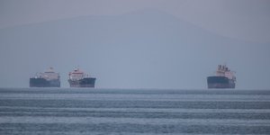 Πλοία στη θάλασσα, ναυτιλία